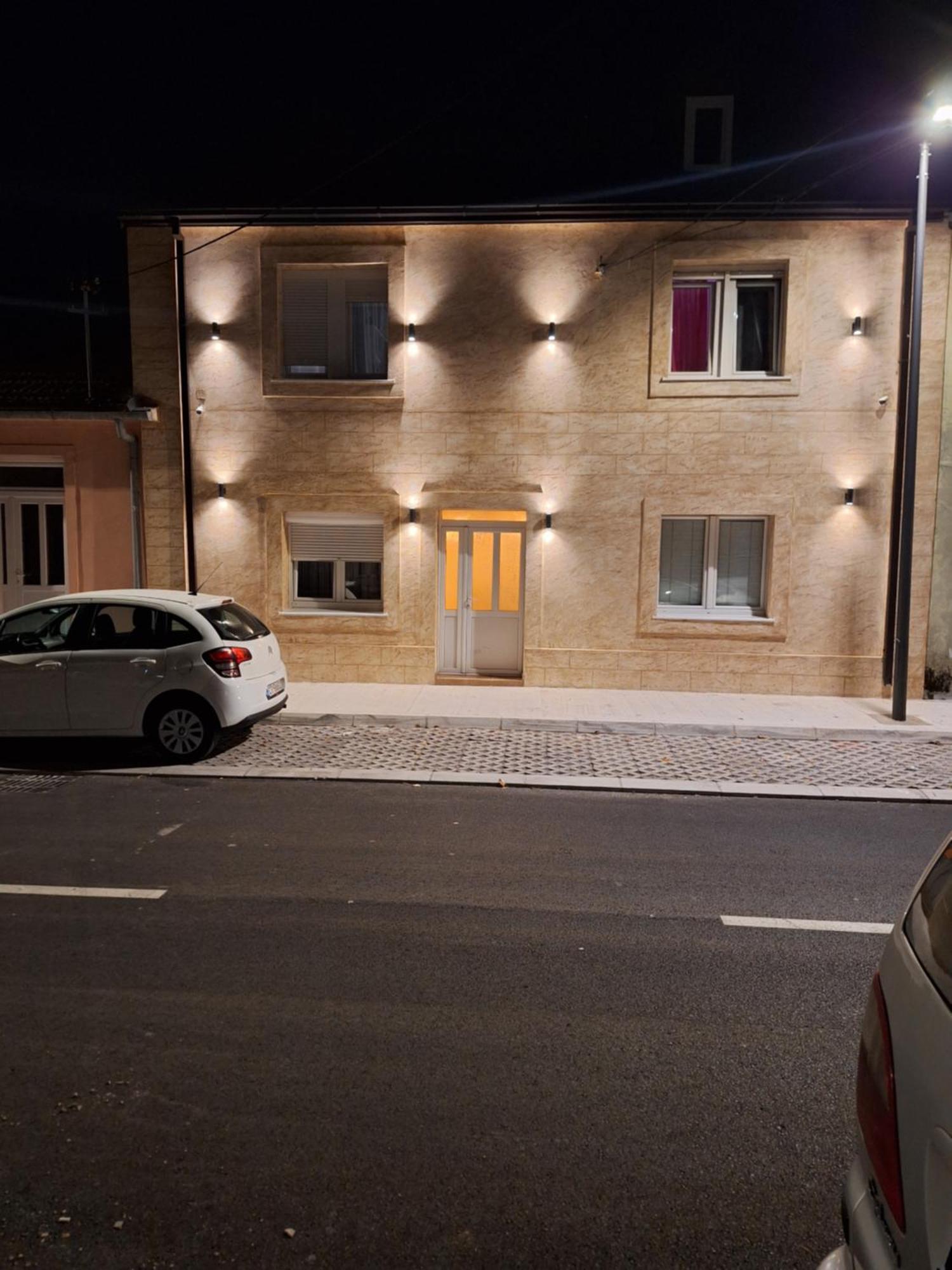 Apartmani Vuk Cetinje Exterior photo